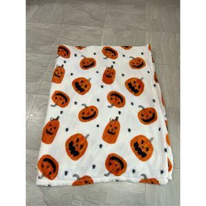 Jack-O-Lantern Halloween Holiday Throw Blanket